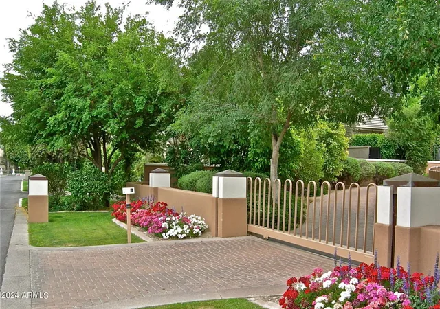 3rd image of 15 Biltmore Estates Dr, Phoenix, AZ 85016 | MLS# 6636402