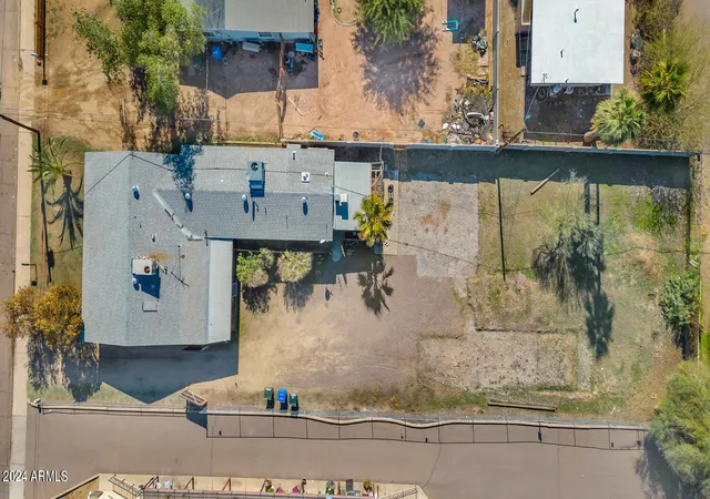 Photo 3 of Townhouse for sale at 8916 N 11 St, Phoenix, AZ 85020 | MLS# 6658575 | Listing updated on 2026-10-14