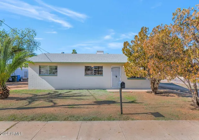 Photo 4 of Townhouse for sale at 8916 N 11 St, Phoenix, AZ 85020 | MLS# 6658575 | Listing updated on 2026-10-14