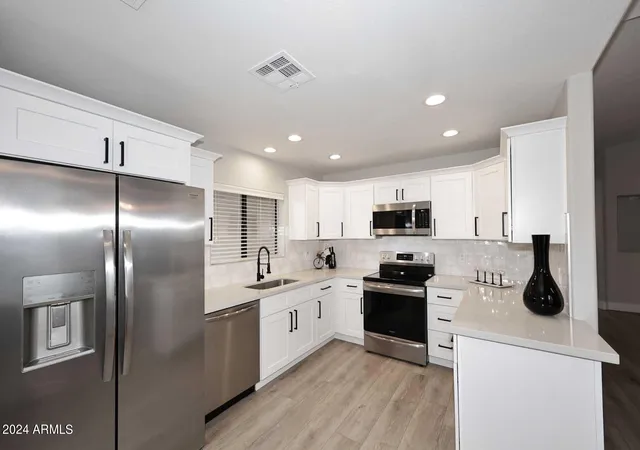 Apartment at 15050 N Thompson Peak Pkwy #2017, Scottsdale, AZ 85260 | MLS# 6708124 | | Sold on 2024-09-27
