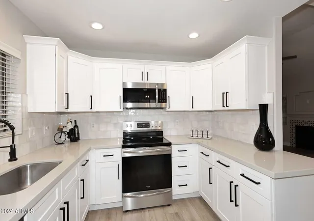 Photo 1 of Apartment at 15050 N Thompson Peak Pkwy #2017, Scottsdale, AZ 85260 | MLS# 6708124 | | Sold on 2024-09-27