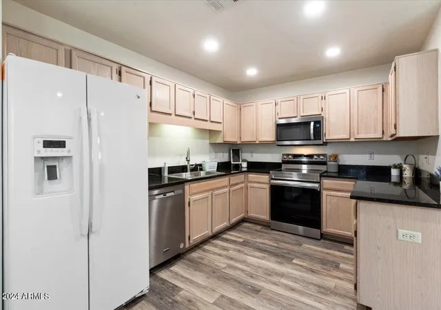 Photo 3 of Apartment at 15050 N Thompson Peak Pkwy #1070, Scottsdale, AZ 85260 | MLS# 6715719 | | Sold on 2024-08-06