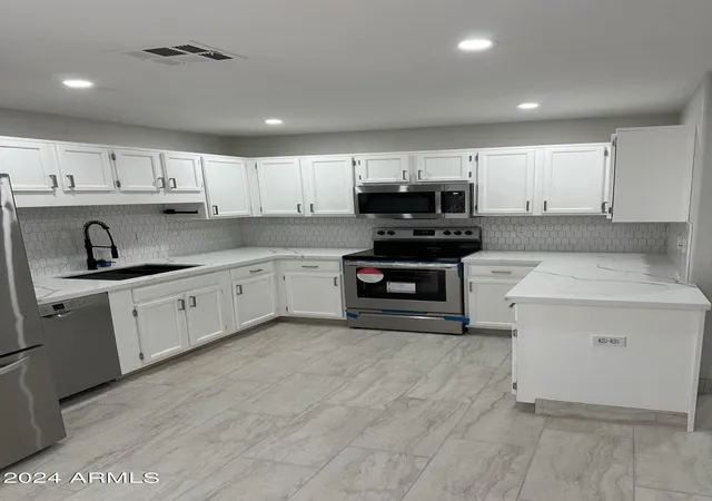 Photo 1 of Apartment at 15050 N Thompson Peak Pkwy #1052, Scottsdale, AZ 85260 | MLS# 6724322 | | Sold on 2024-07-31