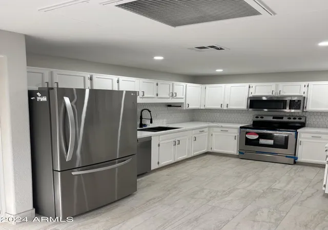 Photo 2 of Apartment at 15050 N Thompson Peak Pkwy #1052, Scottsdale, AZ 85260 | MLS# 6724322 | | Sold on 2024-07-31