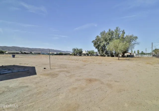 Photo 3 of Sale Pending at 2527 E Southern Ave #14, Phoenix, AZ 85040 | MLS# 6743802 | Listing updated on 2026-07-21