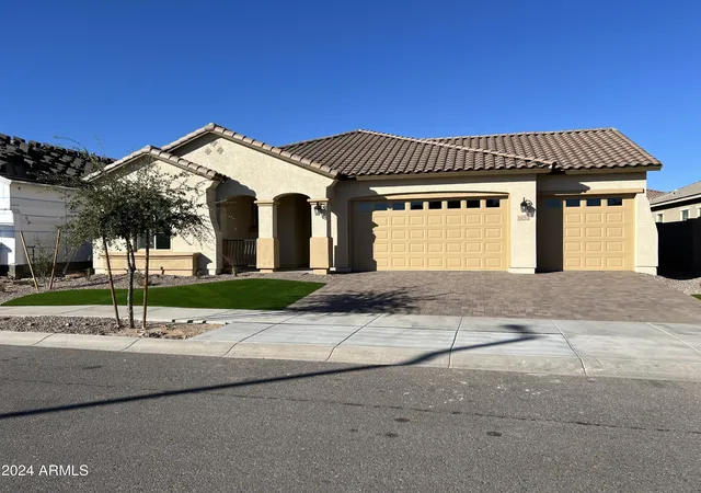 Photo 2 of Sale Pending at 16092 W Questa Dr, Surprise, AZ 85387 | MLS# 6783096 | Listing updated on 2026-09-08