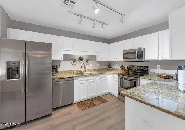 Photo 1 of Apartment at 15050 N Thompson Peak Pkwy #1053, Scottsdale, AZ 85260 | MLS# 6785831 | | Sold on 2025-02-21