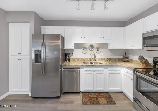 Photo 3 of Apartment at 15050 N Thompson Peak Pkwy #1053, Scottsdale, AZ 85260 | MLS# 6785831 | | Sold on 2025-02-21