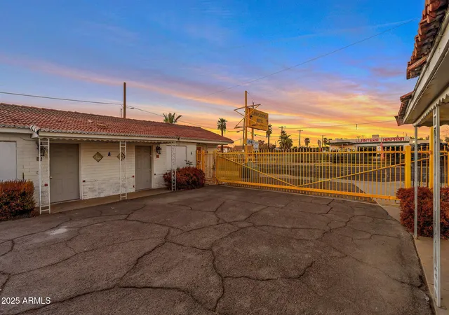 Townhouse for sale at 1945 W Van Buren St, Phoenix, AZ 85009 | MLS# 6785949