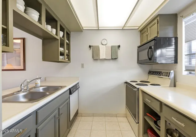 Photo 3 of Apartment at 7436 E Chaparral Rd #B103, Scottsdale, AZ 85250 | MLS# 6831062 | | Sold on 2025-10-06