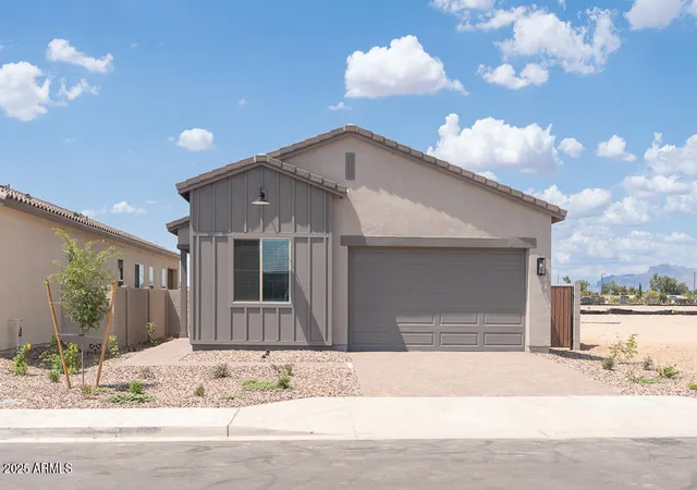 Photo 1 of Sale Pending at 366 E Las Perlas Ln, San Tan Valley, AZ 85140 | MLS# 6833032 | Listing updated on 2026-09-20