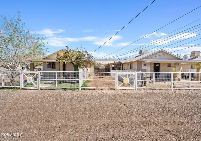 Photo 3 of Townhouse for sale at 11507 N 79th Drive, Peoria, AZ 85345 | MLS# 6841463 | Listing updated on 2026-09-24