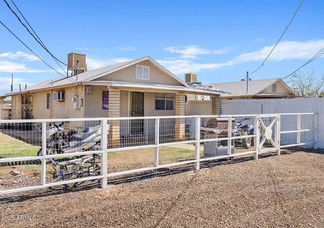 Photo 4 of Townhouse for sale at 11507 N 79th Drive, Peoria, AZ 85345 | MLS# 6841463 | Listing updated on 2026-09-24