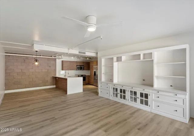 Listing Photo 4 - Condo for sale in building located at 7840 E Camelback Rd, Scottsdale, AZ 85251 - Unit #111