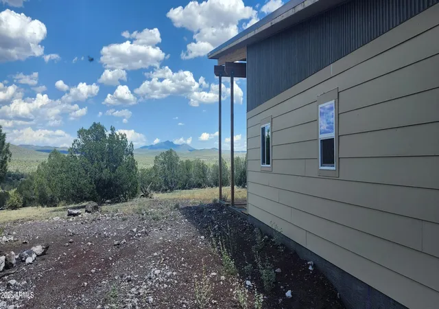 Photo 2 of Sale Pending at 411 W Edgewood Dr, Williams, AZ 86046 | MLS# 6854155 | Listing updated on 2026-10-07