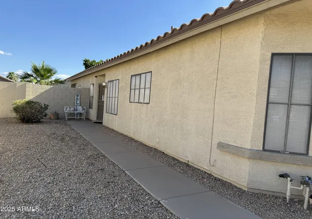 4th image of 8927 W Paradise Dr, Peoria, AZ 85345 | MLS# 6875330