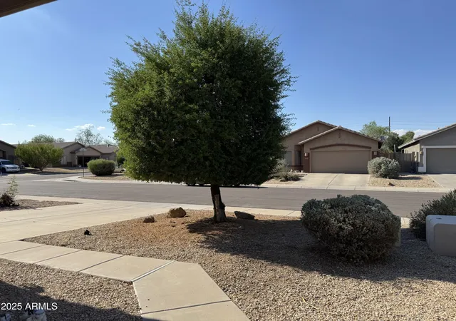 5th image of 8927 W Paradise Dr, Peoria, AZ 85345 | MLS# 6875330