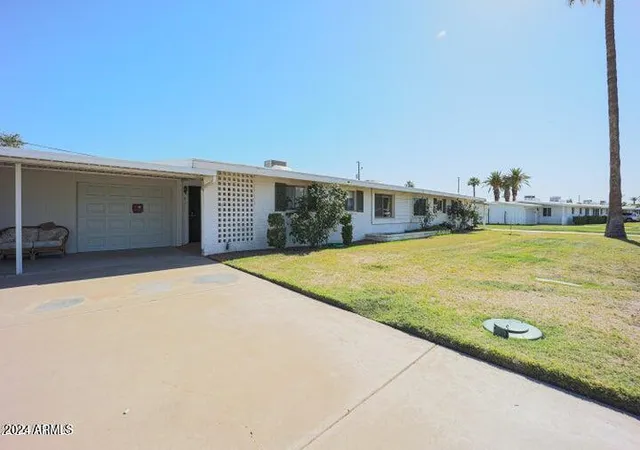 Photo 2 of Townhouse for sale at 10307 W Oakmont Dr, Sun City, AZ 85351 | MLS# 6883196 | Listing updated on 2026-07-09