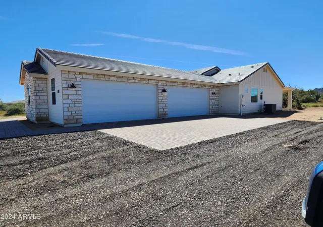 Photo 4 of Single family home for sale at 1645 W Arrowhead Ln, San Tan Valley, AZ 85144 | MLS# 6903310 | Listing updated on 2026-08-11