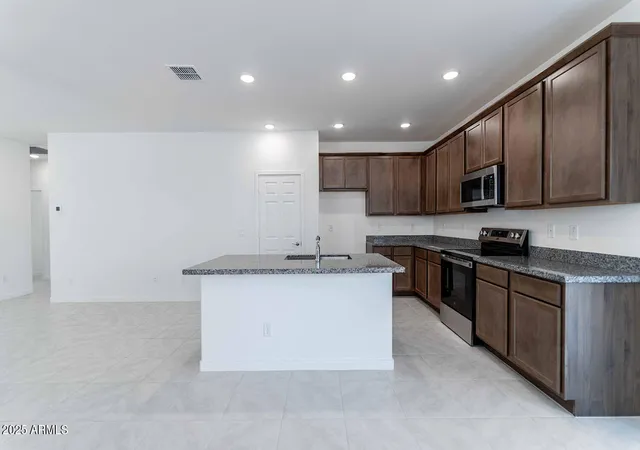 Photo 4 of Single family home for sale at 17605 N Bolerno Dr, Maricopa, AZ 85138 | MLS# 6903895 | Listing updated on 2026-10-09