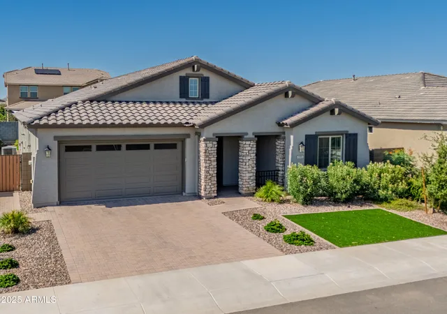Photo 3 of Single family home for sale at 2995 W Lynx Dr, San Tan Valley, AZ 85144 | MLS# 6908881 | Listing updated on 2026-08-23