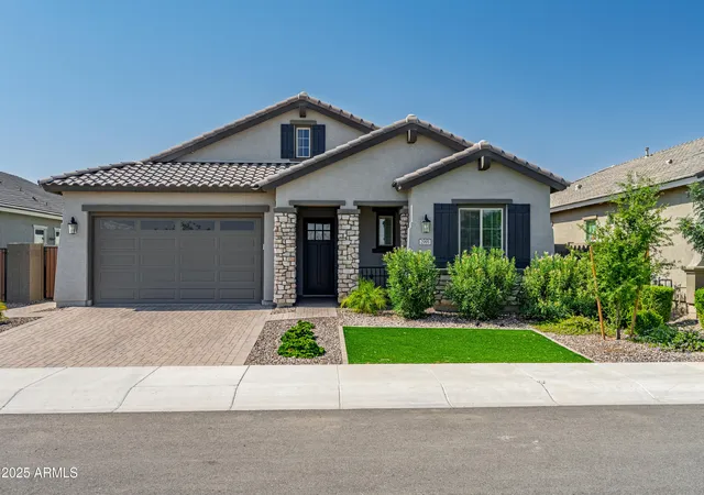 Photo 3 of Single family home for sale at 2995 W Lynx Dr, San Tan Valley, AZ 85144 | MLS# 6908881 | Listing updated on 2026-08-23