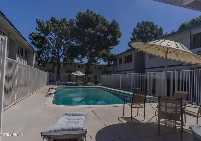 2nd image of 2551 W Rose Ln, Phoenix, AZ 85017