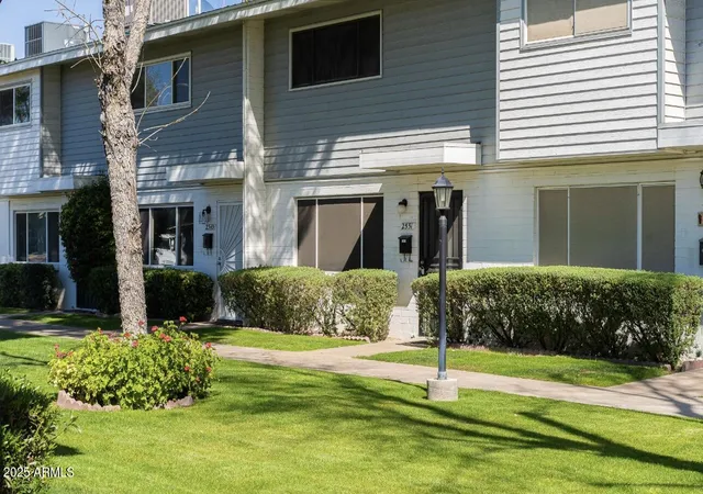 2nd image of 2551 W Berridge Ln #D6, Phoenix, AZ 85017 | MLS# 6913066