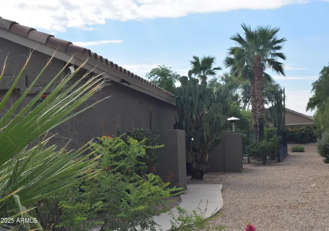 Photo 4 of Sale Pending at 2445 E Durango Dr, Casa Grande, AZ 85194 | MLS# 6930561 | Listing updated on 2026-01-15
