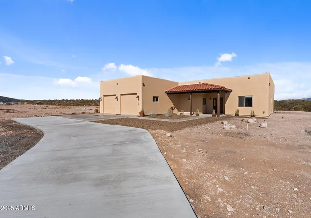 Homes for sale in Wickenburg, AZ | 4950 Black Mountain Rd, Wickenburg, AZ 85390 | MLS# 6917783