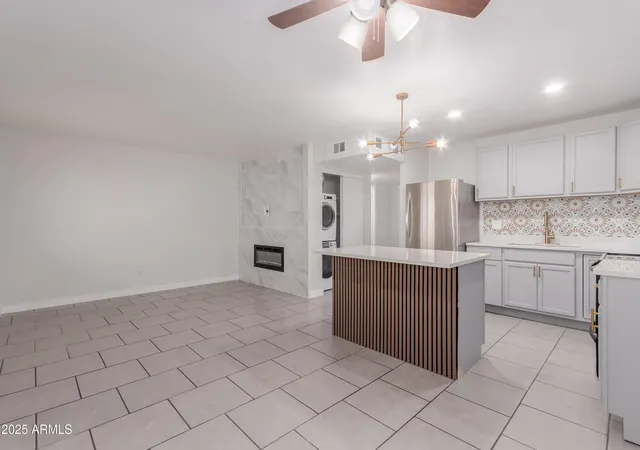 Listing Photo 4 - Condo for sale in building located at 18202 N Cave Creek Rd, Phoenix, AZ 85032 - Unit #245