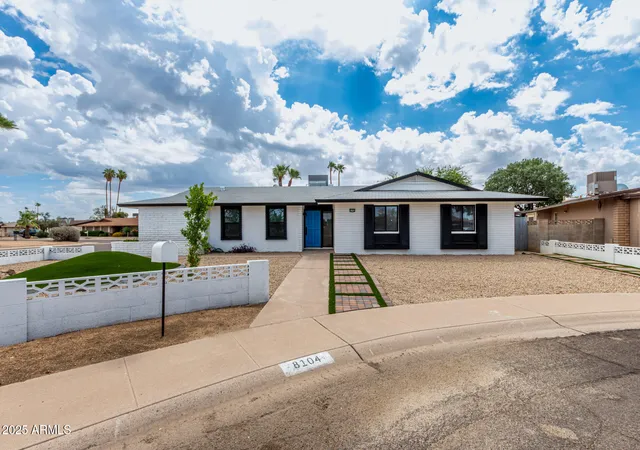 Homes for sale in Glendale, AZ | 8104 N 45th Ave, Glendale, AZ 85302 | MLS# 6925519