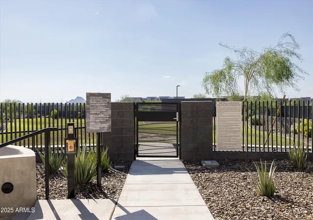 Homes for sale in Phoenix, AZ | 2121 W Sonoran Desert Drive, Phoenix, AZ 85085 | Houzeo