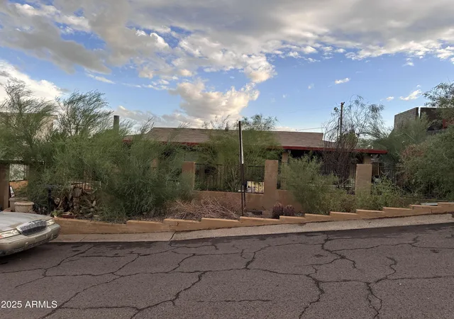 1st image of 939 W Mercer Ln, Phoenix, AZ 85029 | MLS# 6925872