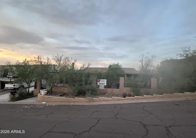 Photo 1 of Single family home for sale at 939 W Mercer Ln, Phoenix, AZ 85029 | MLS# 6925872 | Listing updated on 2026-08-29