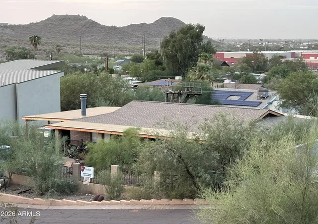 Photo 2 of Single family home for sale at 939 W Mercer Ln, Phoenix, AZ 85029 | MLS# 6925872 | Listing updated on 2026-08-29