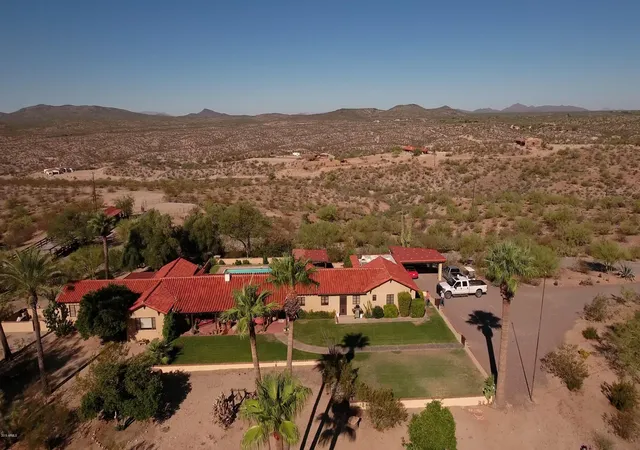 Photo 4 of Single family home for sale at 56550 Rancho Casitas Rd, Wickenburg, AZ 85390 | MLS# 6925492 | Listing updated on 2026-08-31