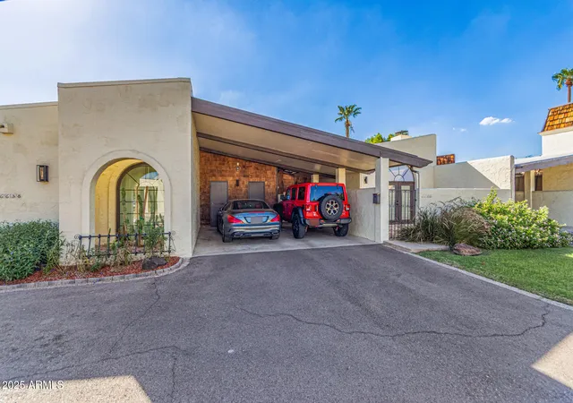 Photo 3 of Townhouse for sale at 6640 N Chatelaine Pl, Phoenix, AZ 85014 | MLS# 6928234 | Listing updated on 2026-09-02