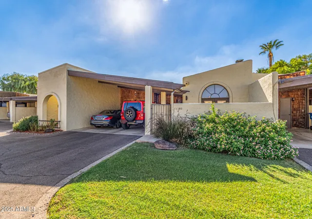 Photo 3 of Townhouse for sale at 6640 N Chatelaine Pl, Phoenix, AZ 85014 | MLS# 6928234 | Listing updated on 2026-09-02