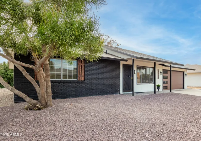 2nd image of 9339 W Spanish Moss Ln, Sun City, AZ 85373 | MLS# 6926412