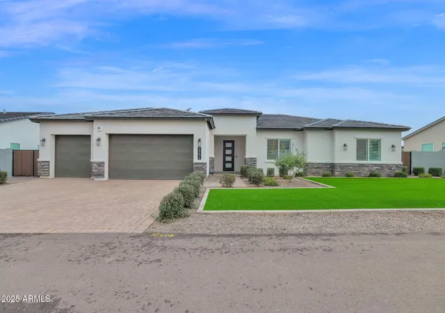 Photo 3 of Sale Pending at 26675 S 185th Street, Queen Creek, AZ 85142 | MLS# 6933576 | Listing updated on 2026-08-03