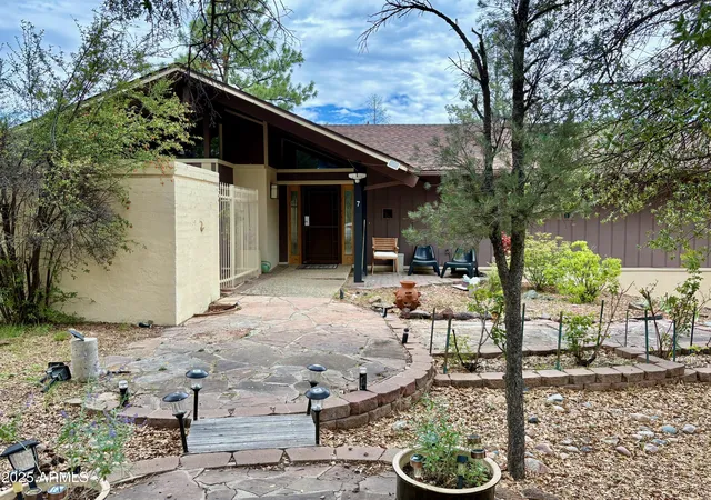 Photo 2 of Single family home for sale at 7 Manzanita Ct, Prescott, AZ 86305 | MLS# 6932588 | Listing updated on 2026-09-14