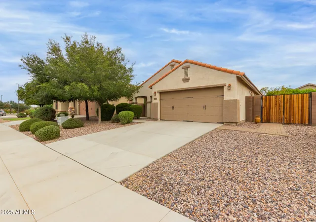 Homes for sale in Gilbert, AZ | 2215 E Everglade Ln, Gilbert, AZ 85298 | MLS# 6932687