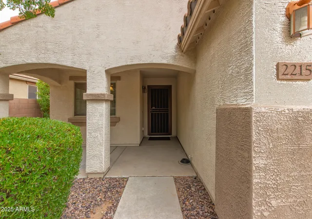 Homes for sale in Gilbert, AZ | 2215 E Everglade Ln, Gilbert, AZ 85298 | MLS# 6932687