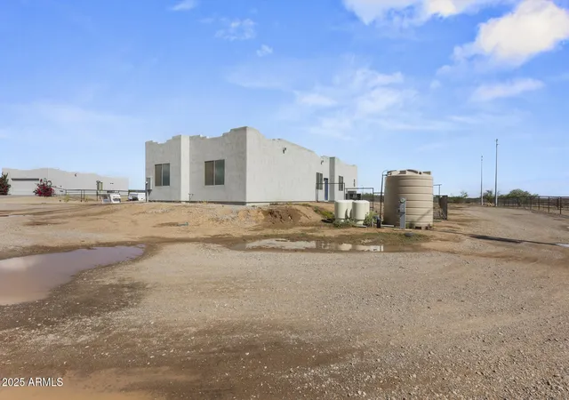Photo 3 of Single family home for sale at 32011 N 225th Dr, Wittmann, AZ 85361 | MLS# 6934078 | Listing updated on 2026-09-21