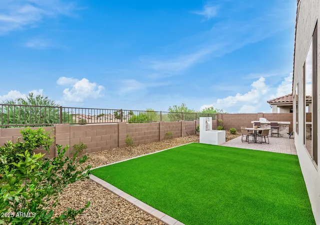 Photo 2 of Sale Pending at 1894 W Summer Ln, San Tan Valley, AZ 85144 | MLS# 6937702 | Listing updated on 2026-01-29