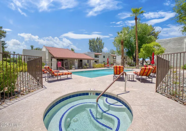 3rd image of 10444 N 69Th St, Paradise Valley, AZ 85253