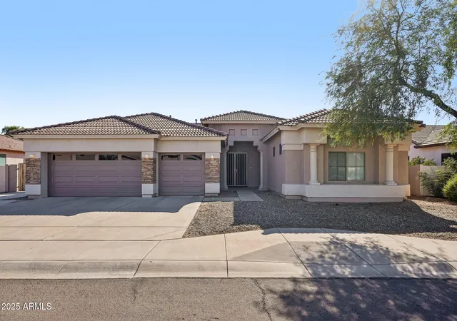 Photo 1 of Sale Pending at 2515 W Minton St, Phoenix, AZ 85041 | MLS# 6944735 | Listing updated on 2026-01-30