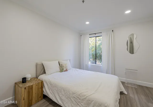 2nd image of 2025 E Campbell Ave, Phoenix, AZ 85016