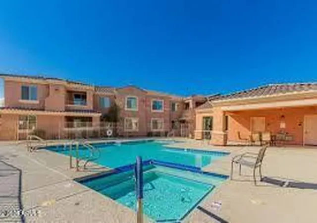 2nd image of 900 S Canal Dr, Chandler, AZ 85225